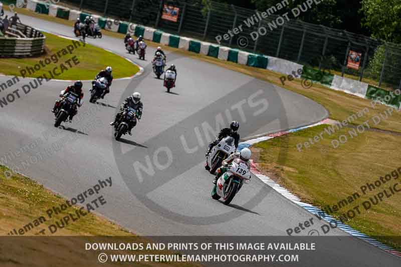 Vintage motorcycle club;eventdigitalimages;mallory park;mallory park trackday photographs;no limits trackdays;peter wileman photography;trackday digital images;trackday photos;vmcc festival 1000 bikes photographs